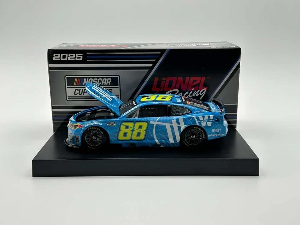 Shane Van Gisbergen 2025 Lionel Racing #88 Trackhouse Racing Camaro 1/24 - Image 3